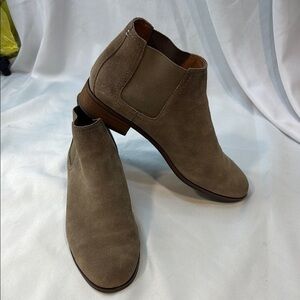 FRYE Mallory Chelsea Suede Leather Ankle boots, Taupe, women’s size 8, preowned